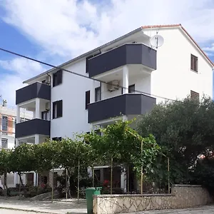apartments-parac.hotelinzadar.com/