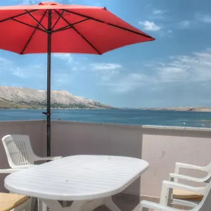 petros-apartments-pag.hotelinzadar.com/