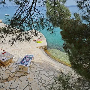 apartments-mitrovic-tribanj-kruscica.hotelinzadar.com/